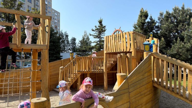 Loď, ktorá sa plaví ..